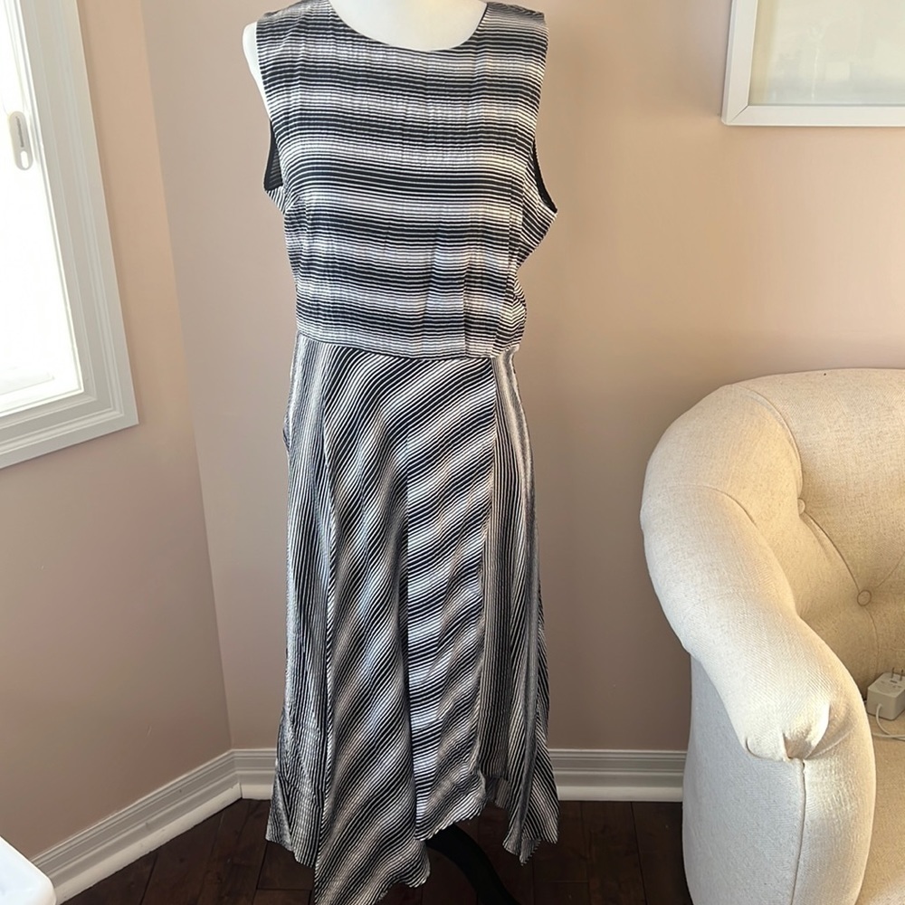 𝅺vince Camuto l NWT Sleeveless Dress